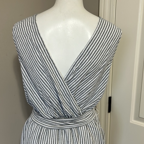 Court and Rowe Sleeveless Stretch Cotton
Seersucker Midi Dress Gray White Sz 6 - Picture 10 of 14